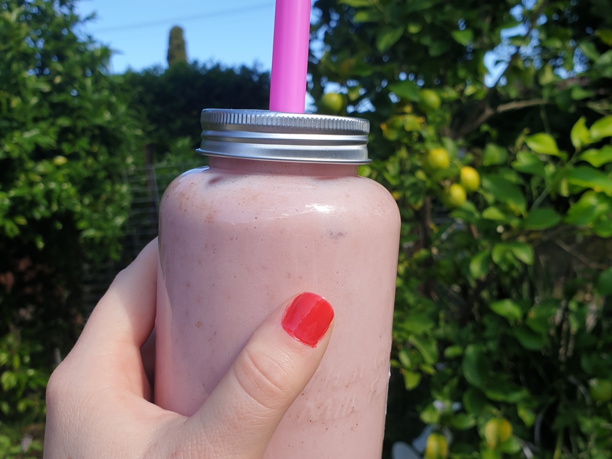Strawberries and Cream Energy Thick Shake – Millennial Eats and Low Carb/Light Keto Friendly